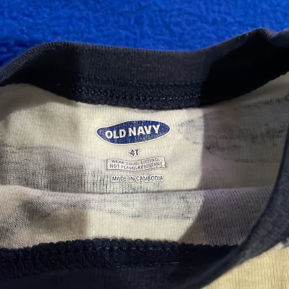 OLD NAVY PAJAMA SET BOYS 4T 🦈 - Picture 4 of 4